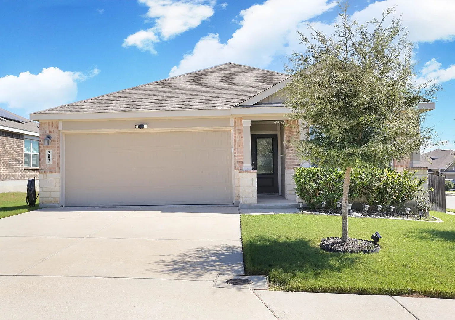 Charming single story home!! — Photo 1