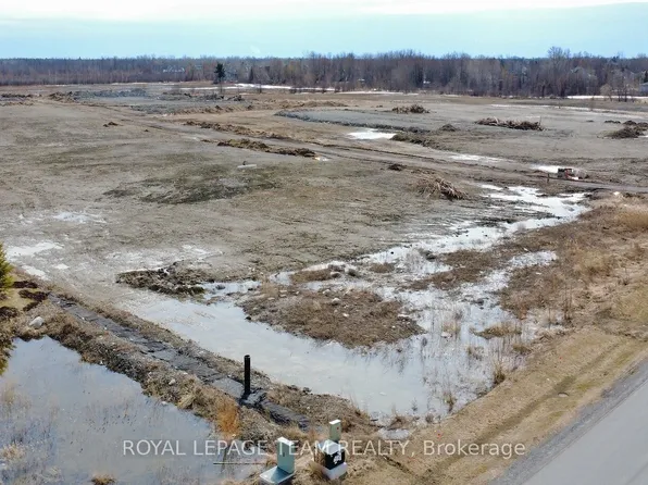 6715 Still Meadow Way, Ottawa, ON K4P 0G7