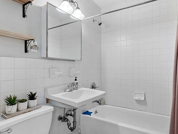 4th image of 521 W 135th St APT 5-A