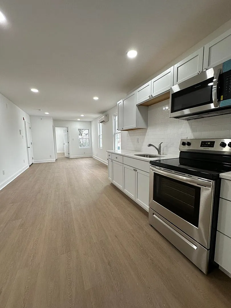 1209 North Franklin Street — Photo 2