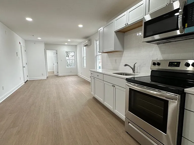 1209 N Franklin St — Photo 2