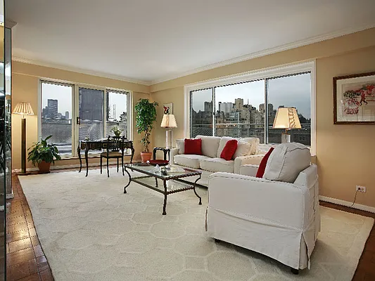 Sold by Sotheby's International Realty | media 6