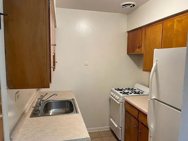 480 Freeland Ave — Photo 6