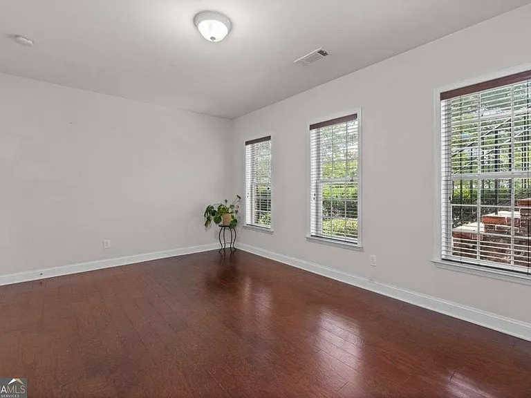 1034 E Paces Cir NE — Photo 31