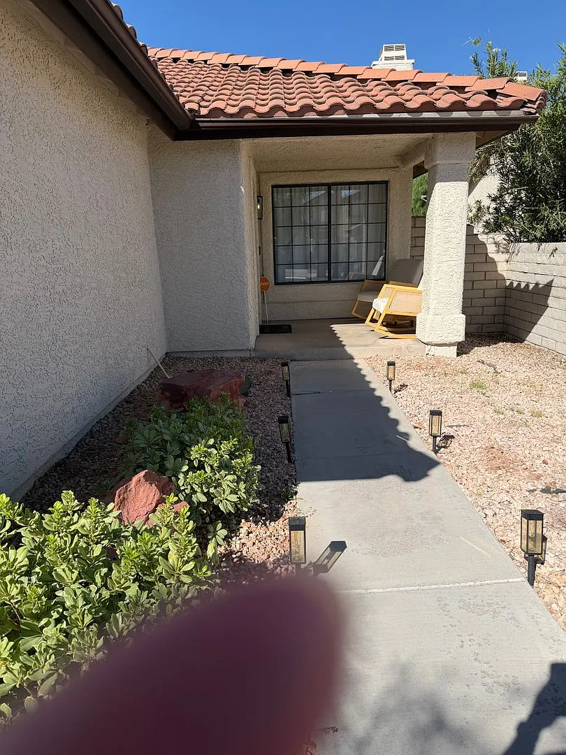 Single Story Move-in ready! — Photo 2