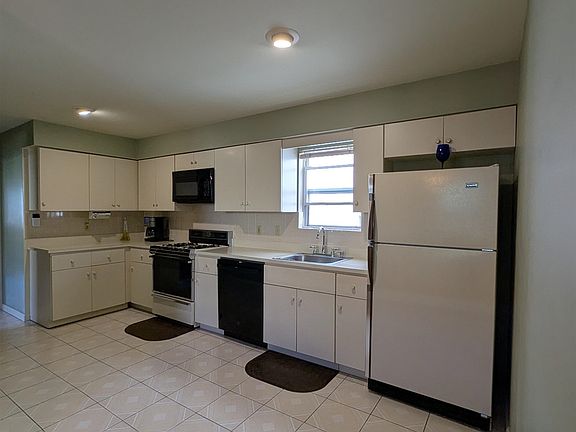 3rd image of 4414 Liberty Ave