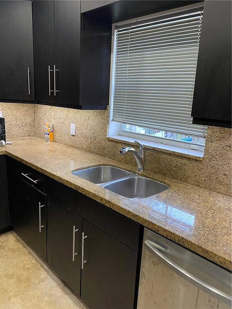 3 bed, 2.5 bath, 1488 sqft, $3,100 — Photo 2