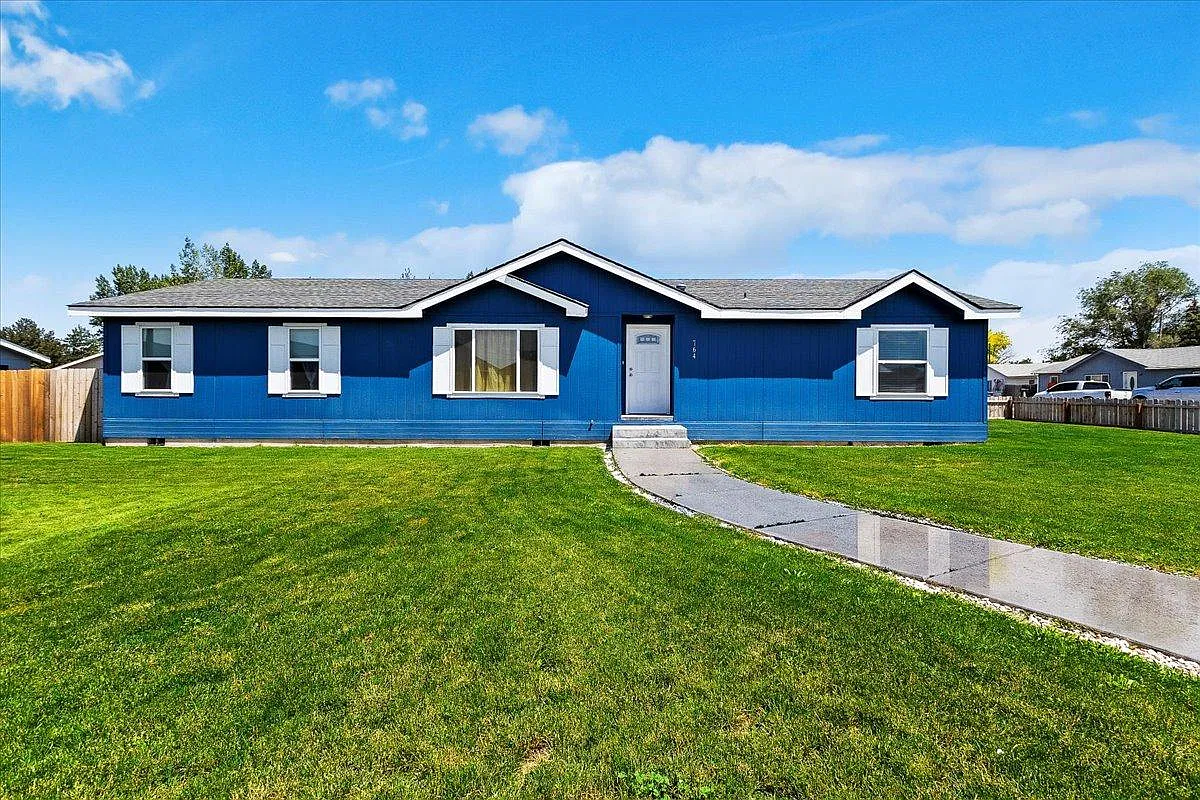 3 bed, 1728 sqft, $1,950 — Photo 3