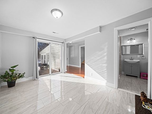 4th image of 5 Edgewood Rd