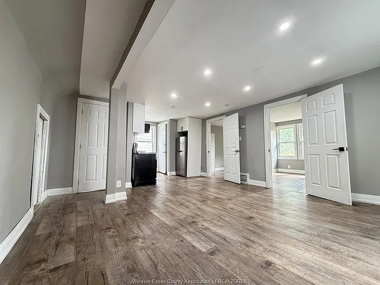 1376 Goyeau St #UPPER — Photo 3