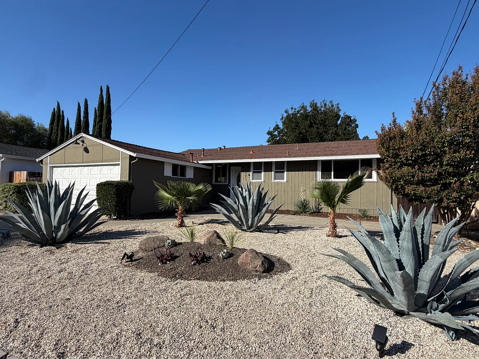 3 bed, 1108 sqft, $3,950 — Photo 1