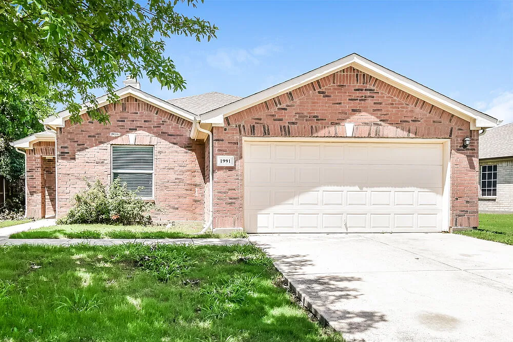 4 bed, 2.0 bath, 1873 sqft, $2,640 — Photo 1