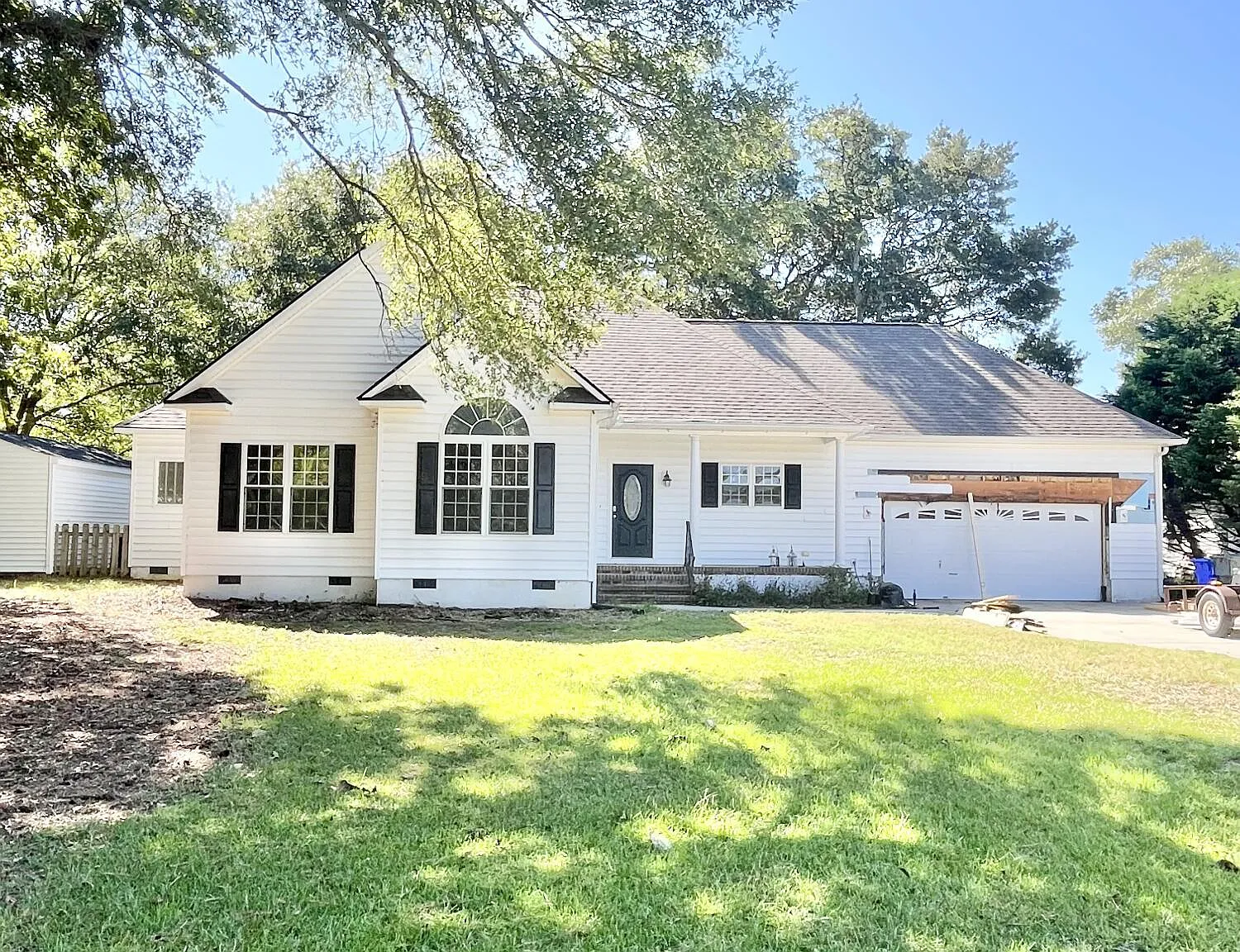 3 bed, 2.0 bath, 1850 sqft, $2,400 — Photo 1