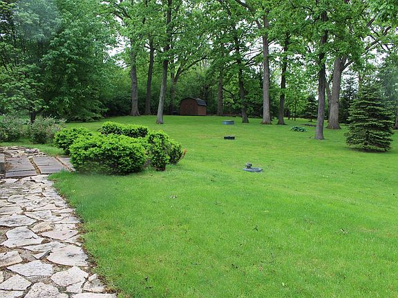 2nd image of 1S371 Saint Mihiel Dr