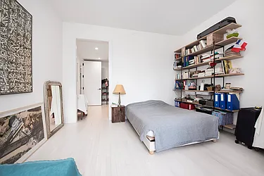 Rented by R New York