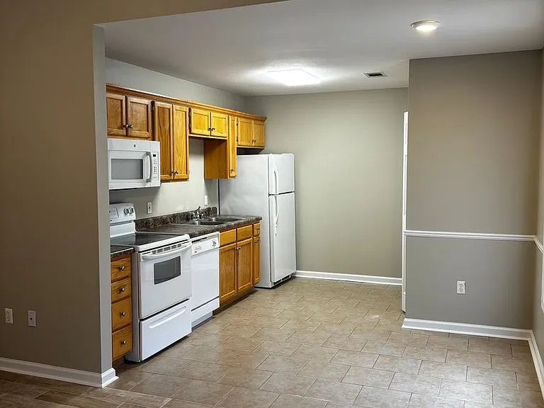 1604 Latourette Ln — Photo 4