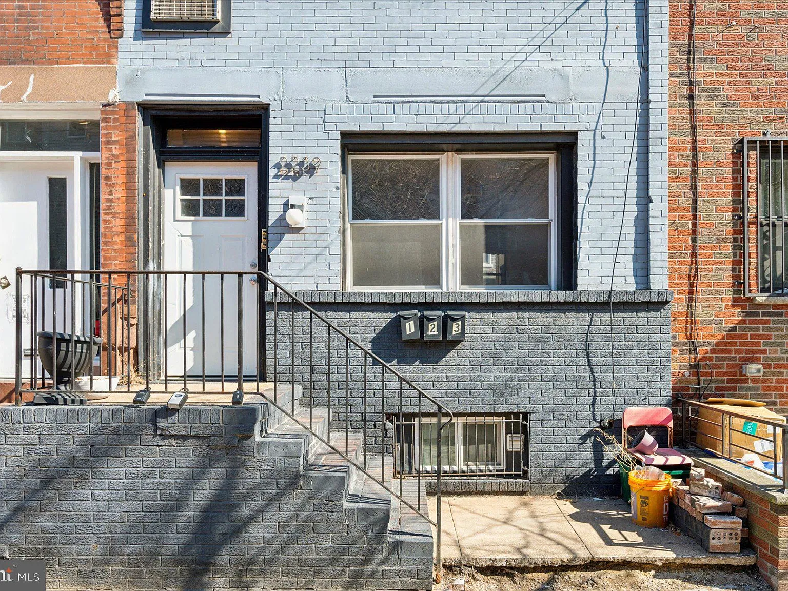 2 bed, 1.0 bath, 1920 sqft, $1,600 — Photo 2