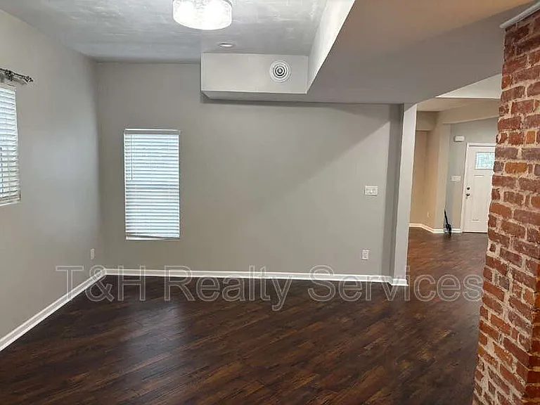 2246 Bellefontaine St — Photo 3