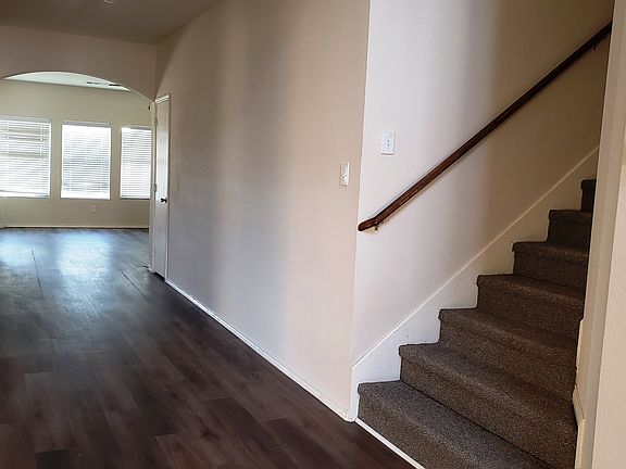 3rd image of 2653 Gardendale Dr