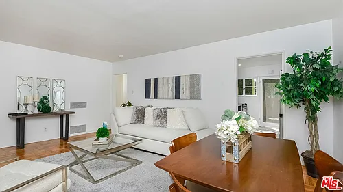 5262 Village Grn Photo 1