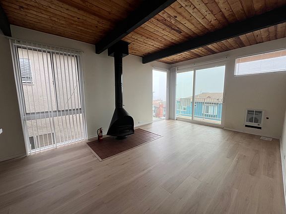 4th image of 2804 Manhattan Ave #A