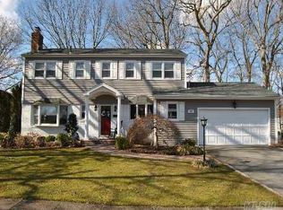 10 Hilltop Ln, Oyster Bay, NY 11771