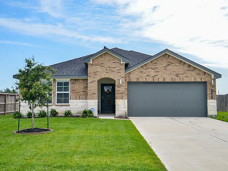 7203 Dawn View Ln — Photo 1