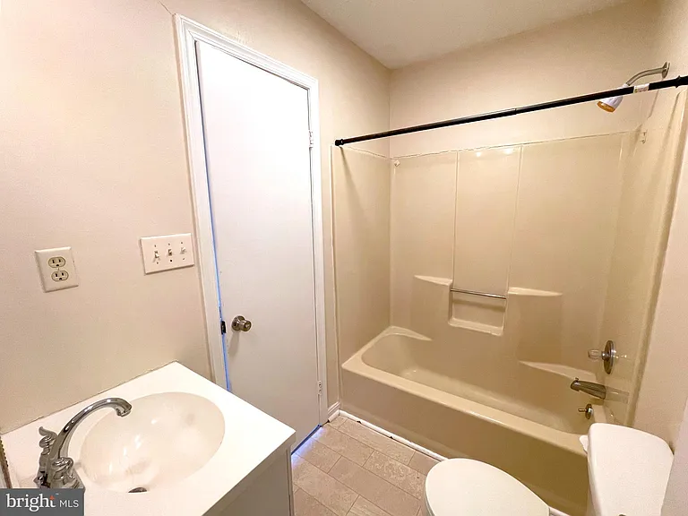 21845 Ronald Dr — Photo 15