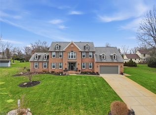 1576 Kings Arms Cir NW, Uniontown, OH