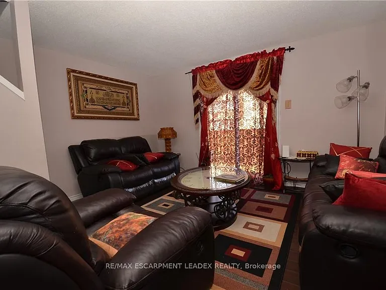 490 Grey St E #23 — Photo 3