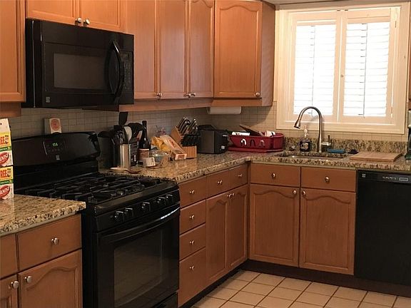 3rd image of 650 E Greenwich Ave APT 5-111