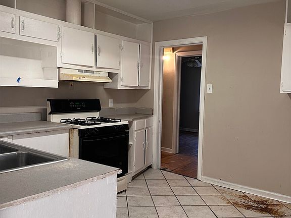 3rd image of 2250 Reve Dr
