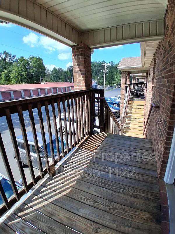 2 bed, 1.5 bath, 900 sqft, $950 — Photo 3