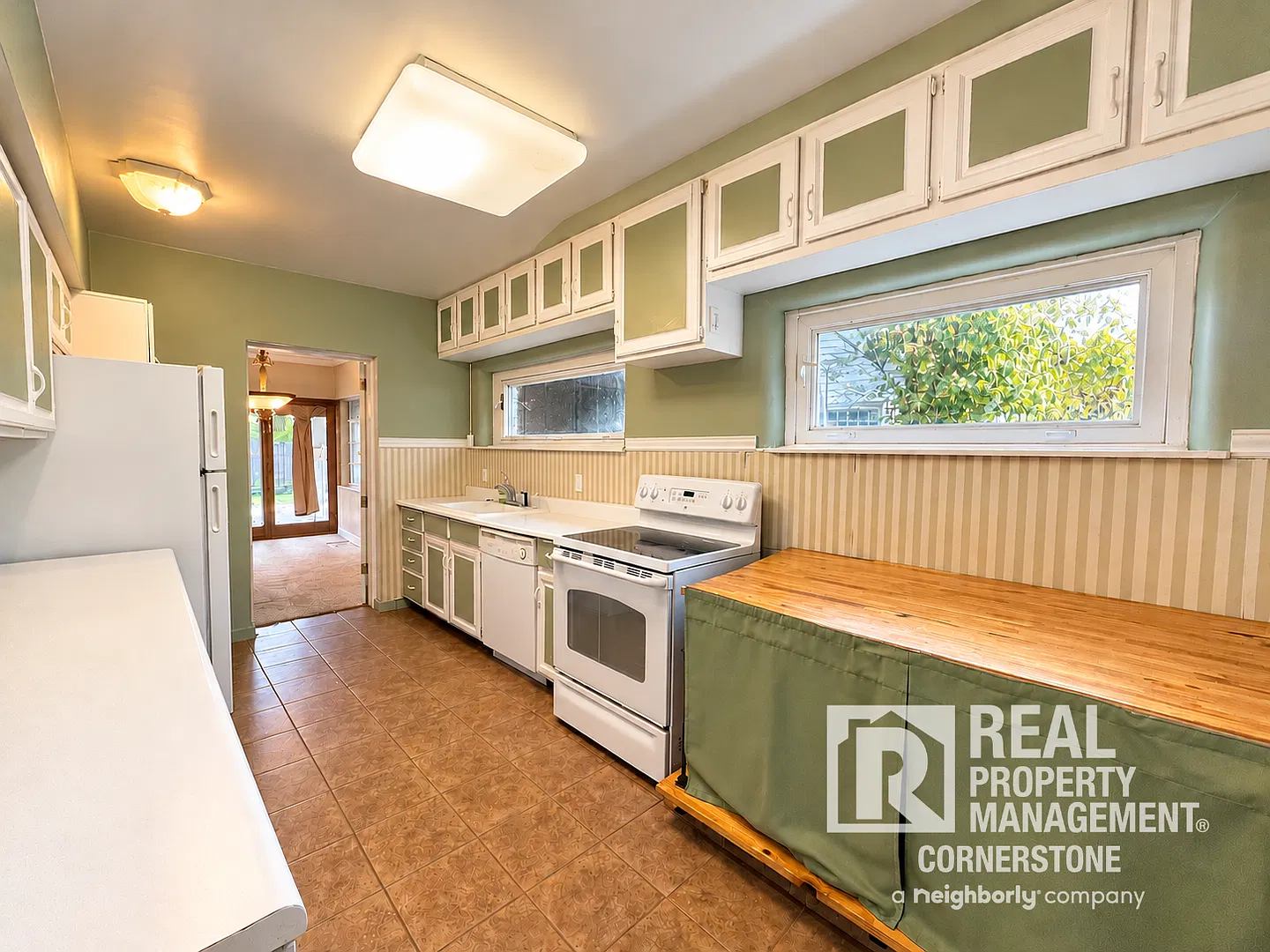 720 Ashley Drive — Photo 3