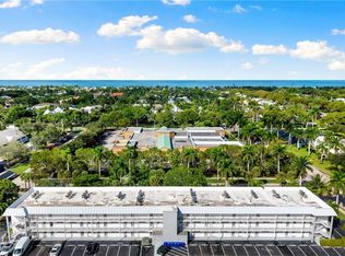 72 7th St S APT 305, Naples, FL 34102