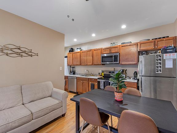 3rd image of 4963 Magnolia Ave Floor 2