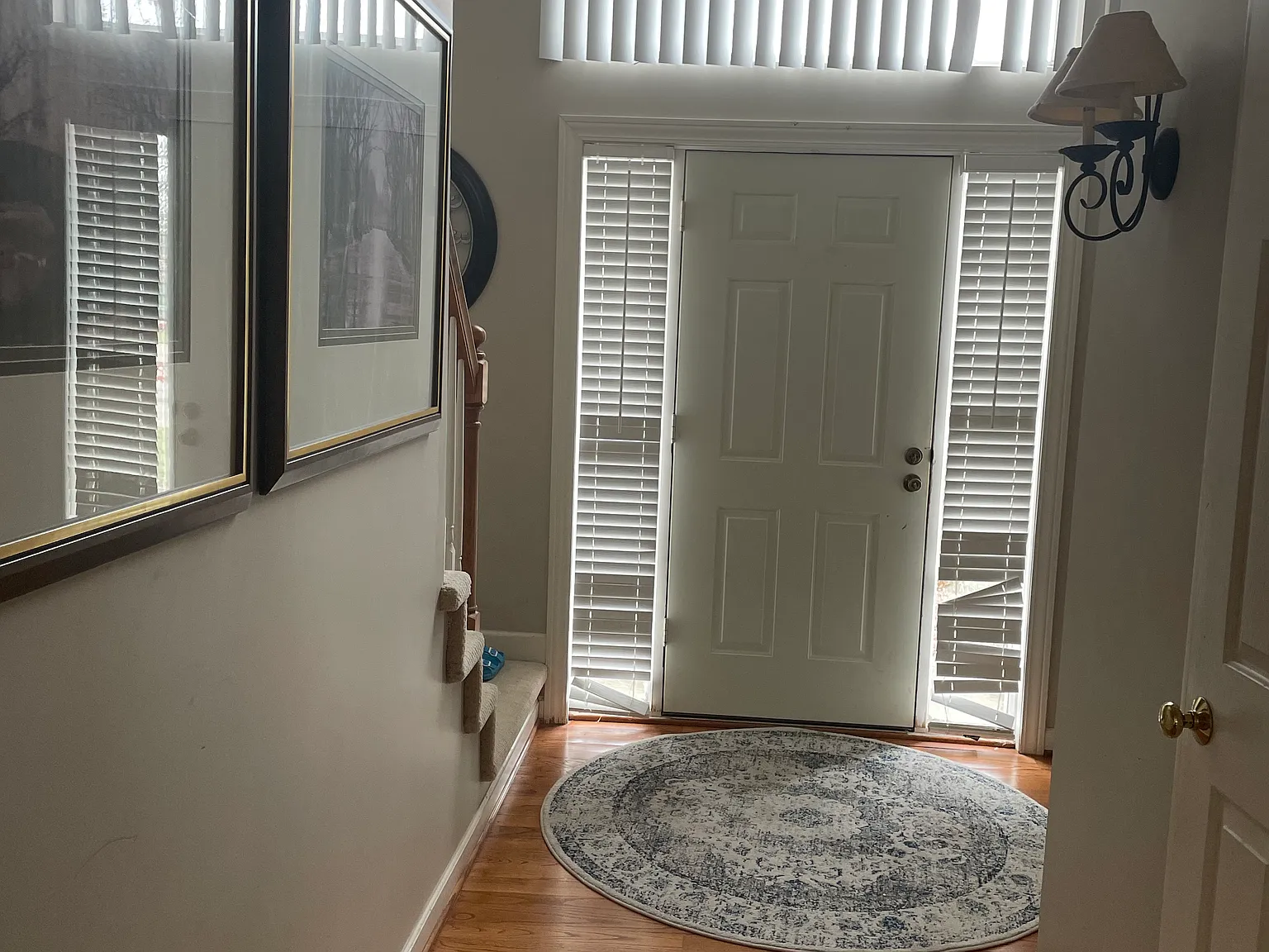 4 bed, 2.5 bath, 2900 sqft, $2,800 — Photo 2