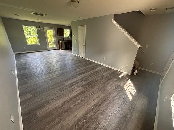 3rd image of 22 Jones Creek Cir