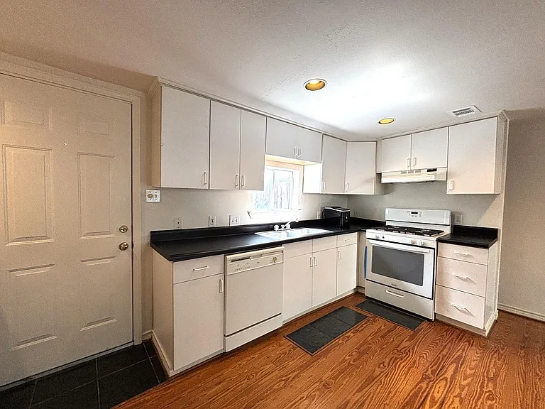3918 Driscoll St — Photo 5