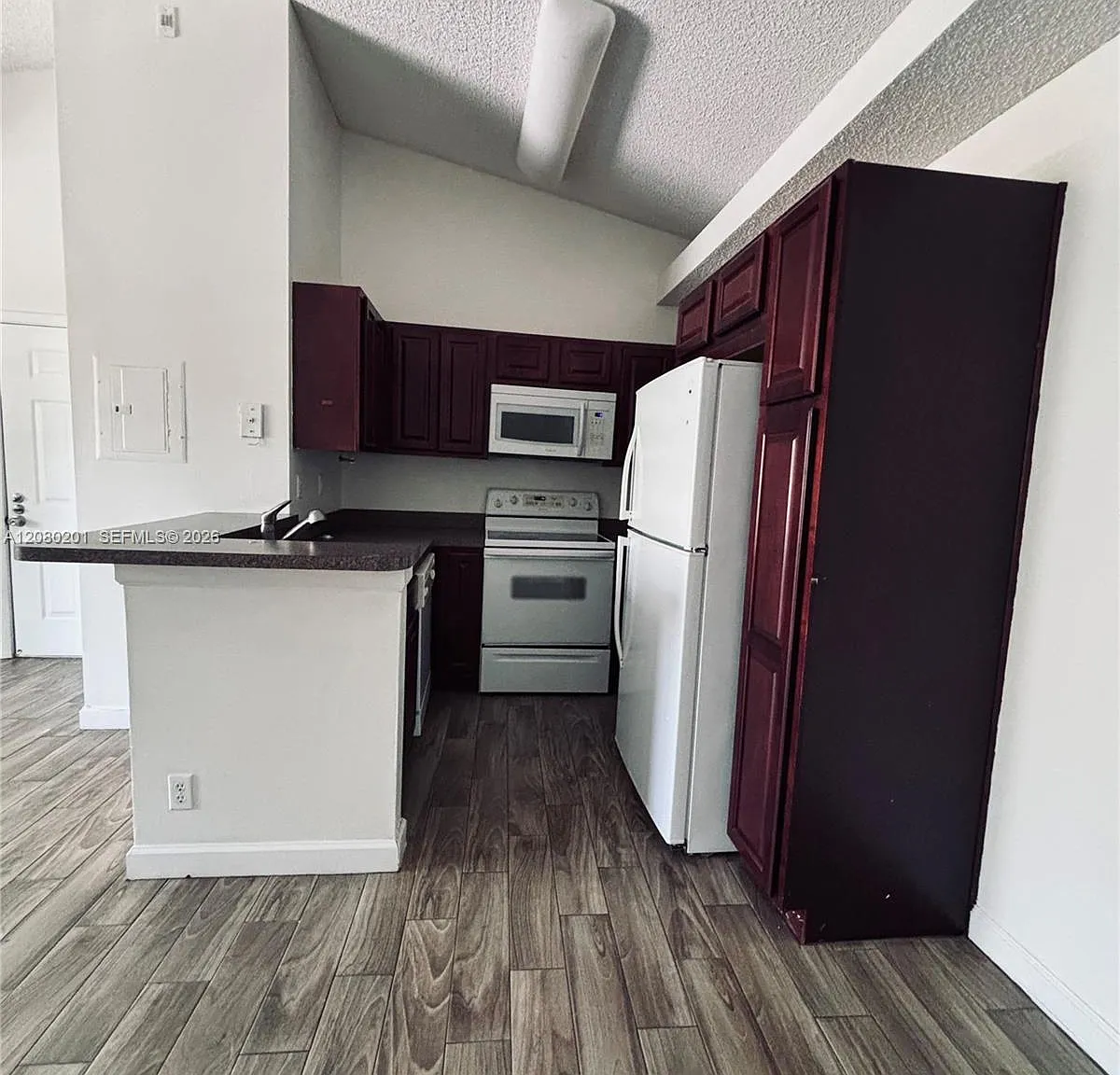 Coco Parc Condo — Photo 3