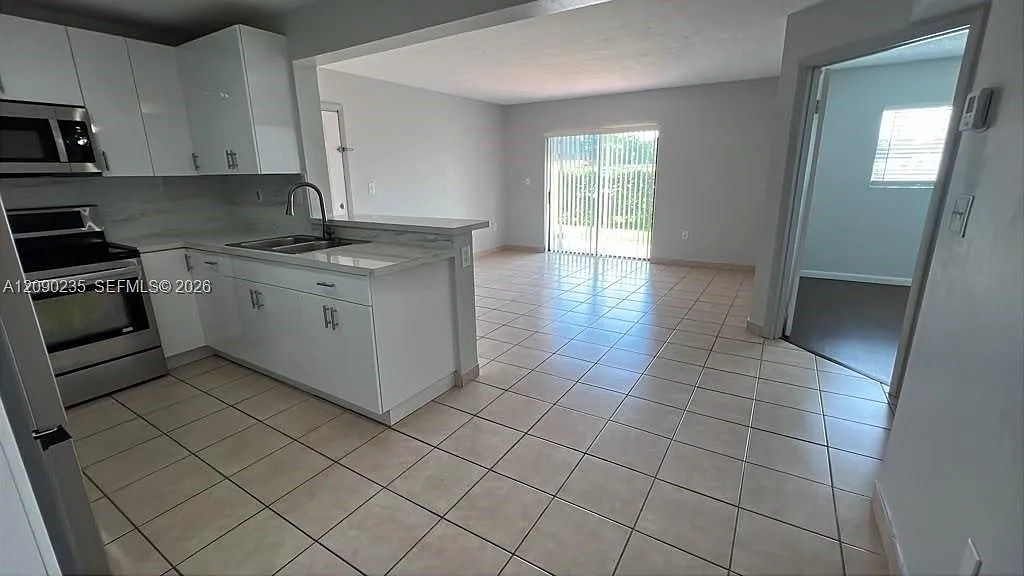 Palms Of Pembroke Condo — Photo 3