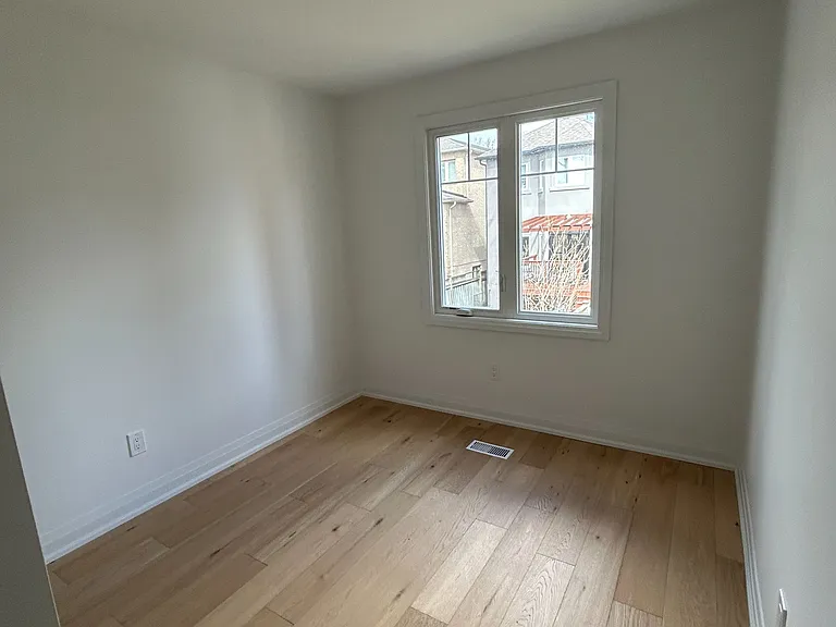12 Franklin Ave #D — Photo 7