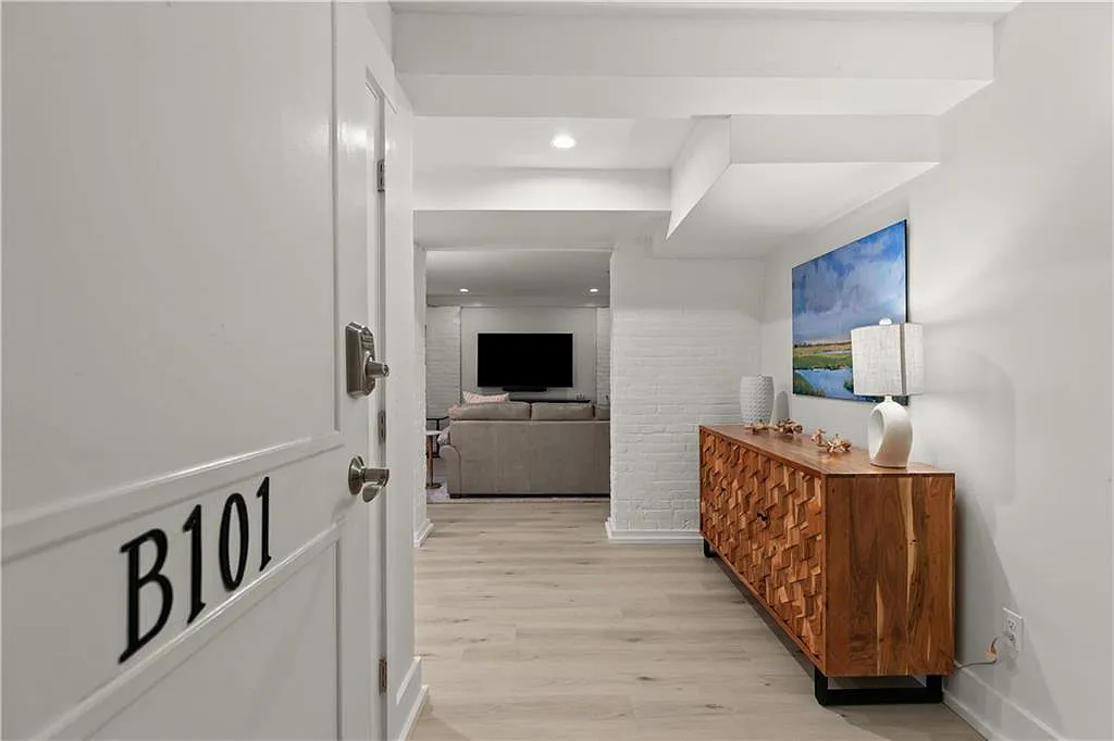 Lenthal School Condos — Photo 2