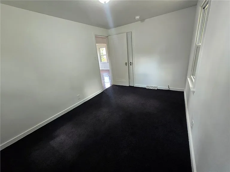325 Outlook St — Photo 17