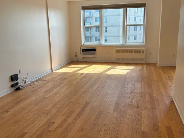 601 Kappock Street image 1 of 13