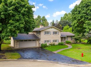 1421 Marion Ct, Geneva, IL 60134