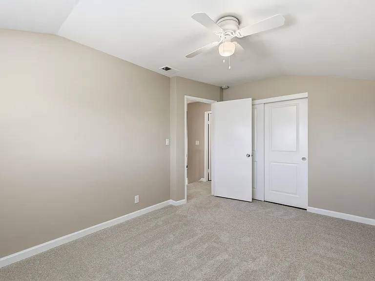 181 Piazza Way — Photo 31