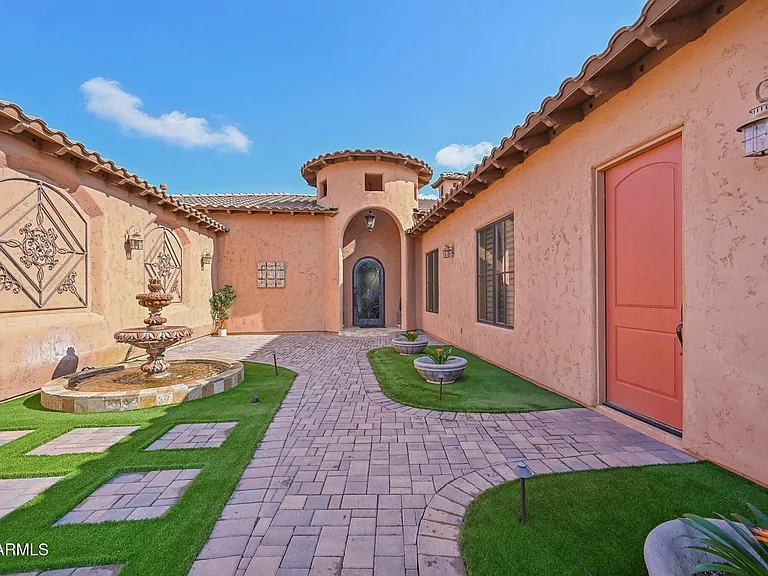 351 N Cloverfield Cir — Photo 42