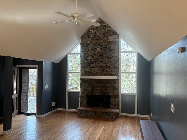 1 S Wildwood Ln — Photo 2