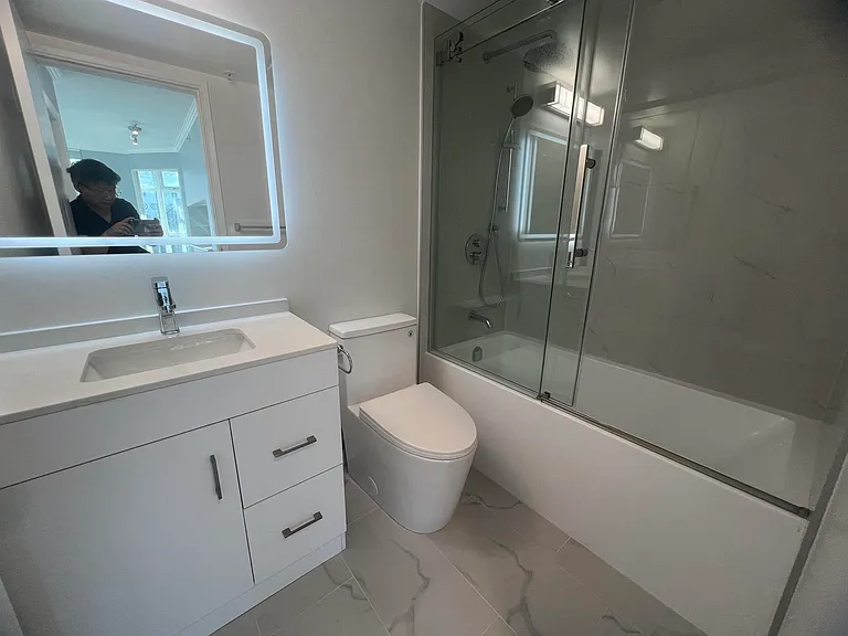 438 Seymour St #11F — Photo 5